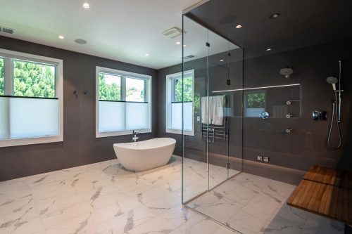 10 Features to Create Openness in Your Bathroom